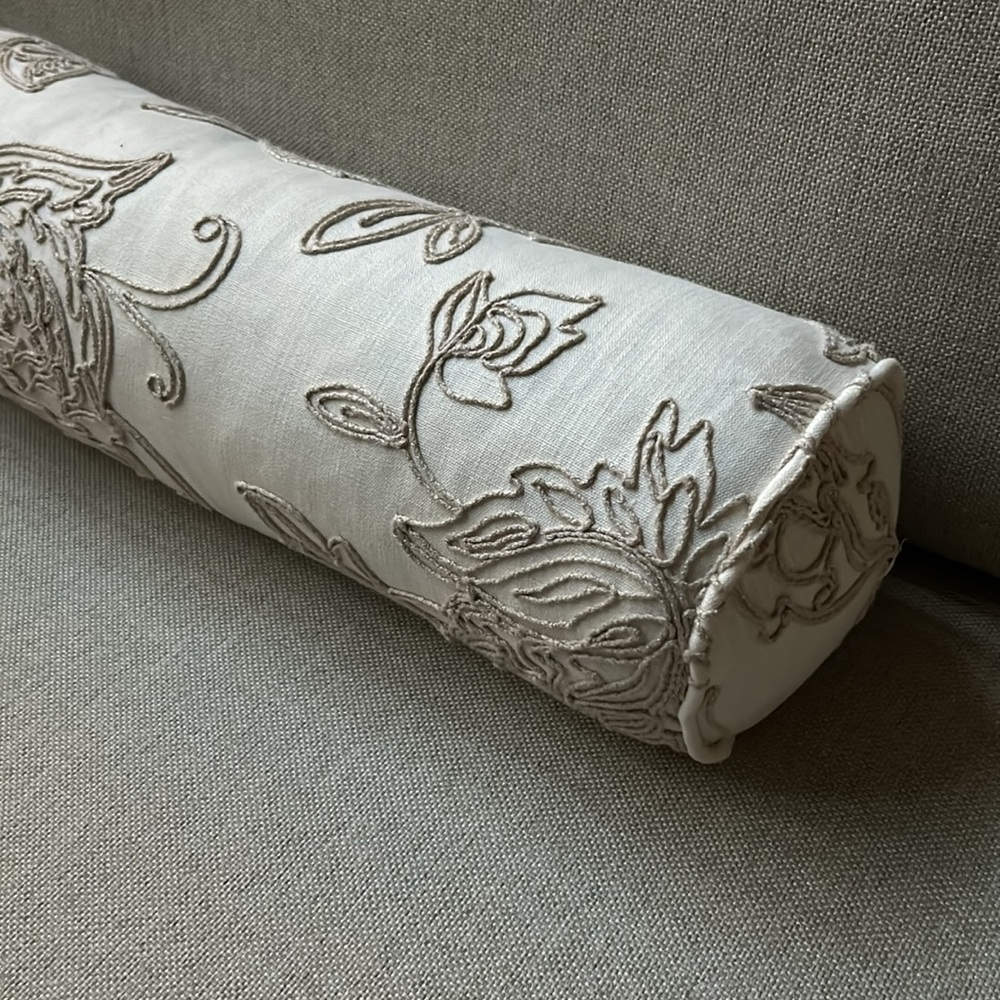 Set of bolster pillows - Picture 3 of 3